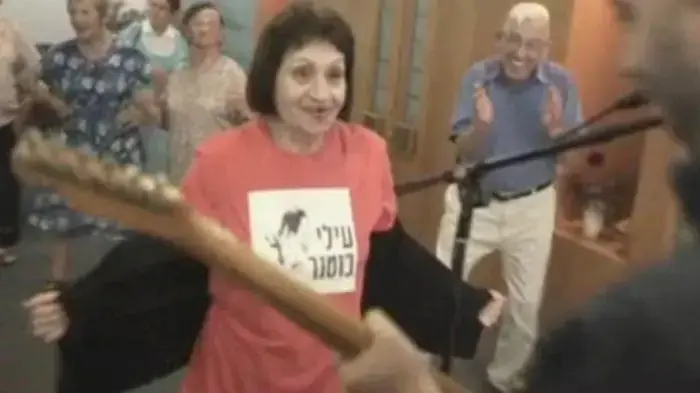 עילי בוטנר בקליפ לשיר "ימים של קיץ"