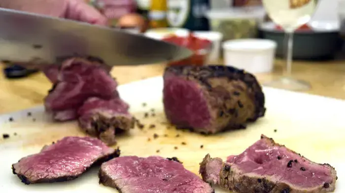 נתחוני מותן בקר (סינטה) צרובים עם סויה וג'ינג'ר נתחוני מותן בקר (סינטה) צרובים עם סויה וג'ינג'ר
