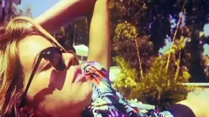 מתוך הקליפ " Salty Air" של J.Viewz