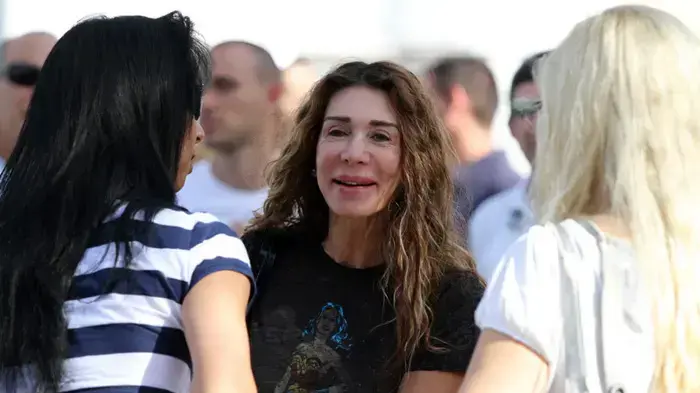 שרון פנאן אלמנתו של מוני פנאן באזכרה שלו שרון פנאן אלמנתו של מוני פנאן באזכרה שלו