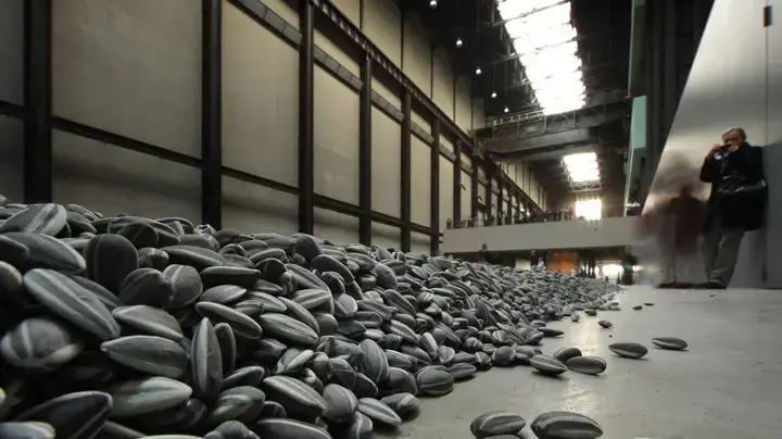 המיצג "גרעיני חמניות" של האמן הסיני איי ווייוויי בטייט מודרן