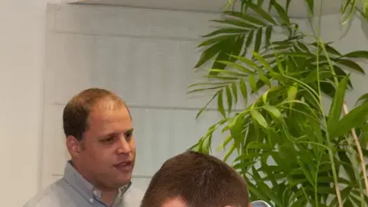 מנכ"ל משרד האוצר, חיים שני, והממונה על השכר במשרד האוצר, אילן לוין, במסגרת המו"מ על הסכמי השכר במגזר הציבורי, אוקטובר 2010