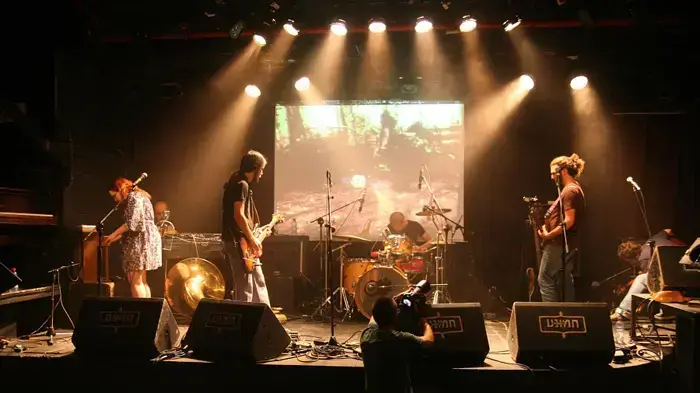 We Are Ghosts בהופעה