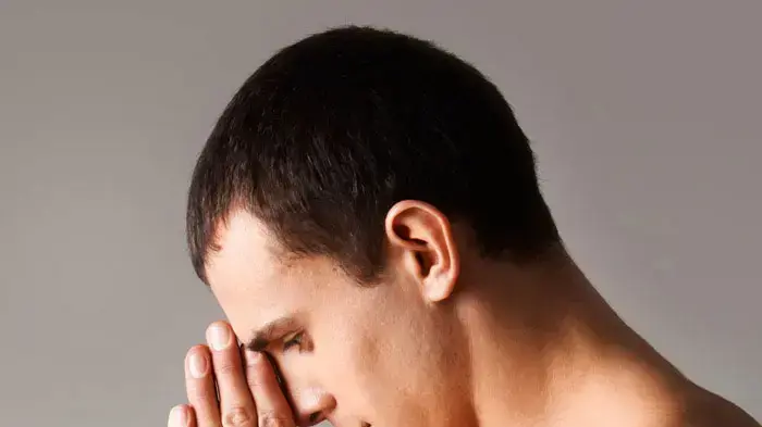 אילוסטרציה גבר חושב