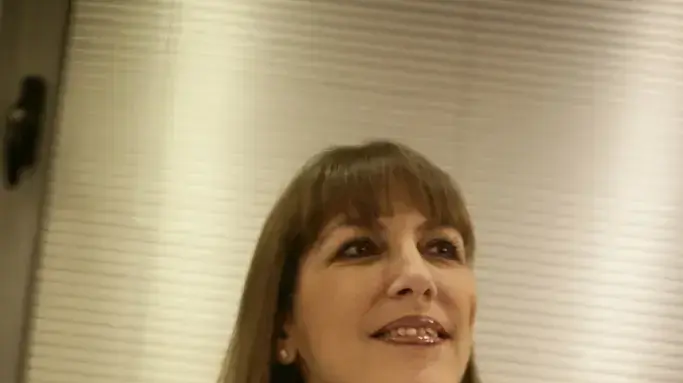 לימור לבנת בפגישה עם ראשי ארגוני האמנים ומנהלי התאטראות בעקבות סוגיית היכל התרבות באריאל, נובמבר 2010