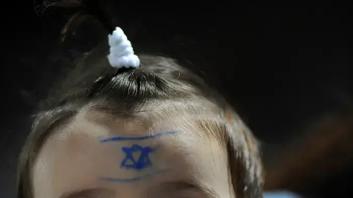 ילדה במשחק של נבחרת ישראל
