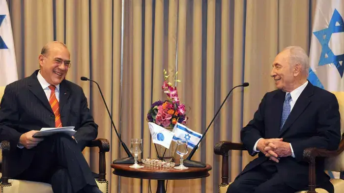 נשיא המדינה שמעון פרס בפגישה עם מזכ"ל ה-OECD אנחל גורייה, נובמבר 2010