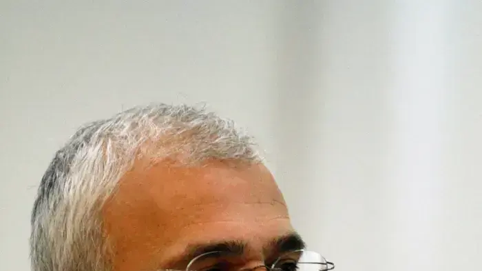 אריה שקד מנהל קול ישראל ב"ועדת העורכים", נובמבר 2010