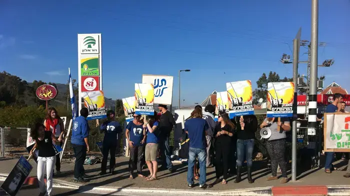 הפגנה של תלמידי כיתות י"ב כנגד הקיצוצים בשנות השירות, דצמבר 2010