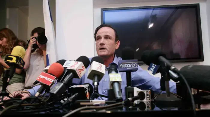 עמוס שפירא מנכ"ל סלקום במסיבת עיתונאים בעקבות תקלה בסלקום, דצמבר 2010