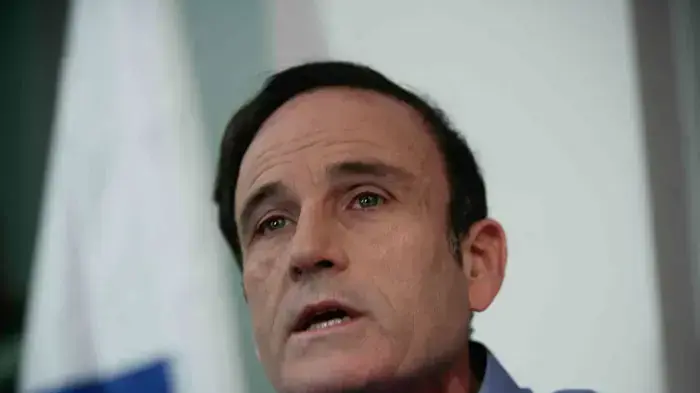 עמוס שפירא מנכ"ל סלקום במסיבת עיתונאים בעקבות תקלה בסלקום, דצמבר 2010