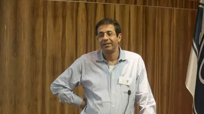 אילן ישועה, מנכ"ל וואלה מעניק את פרס פורד לאיכות סביבה, דצמבר 2010