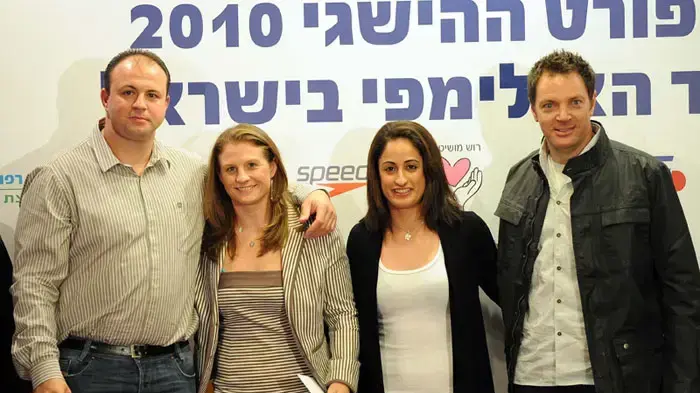 ירדן ג'רבי ג'ודאית עם מאמנה שני הרשקו יחד עם אליס שלזינגר ג'ודאית ומאמנה פאבל מוסין