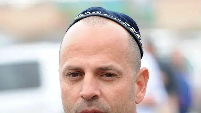 מאיר מליקה בהלוויה של אבי כהן