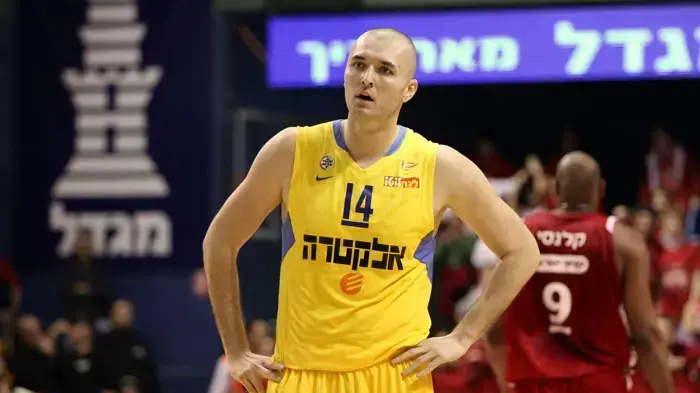 שחקן מכבי תל אביב מילאן מצ'באן שחקן מכבי תל אביב מילאן מצ'באן