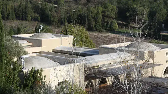 ביתו של גלנט במושב עמיקם