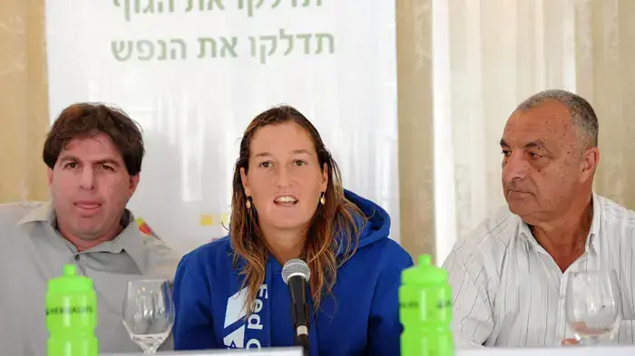 מנכ"ל איגוד הטניס, משה חביב, עם הטניסאית שחר פאר