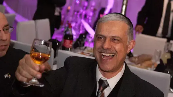 אמנון כהן בחגיגית בר המצווה של בנו של אלי ישי, ינואר 2011