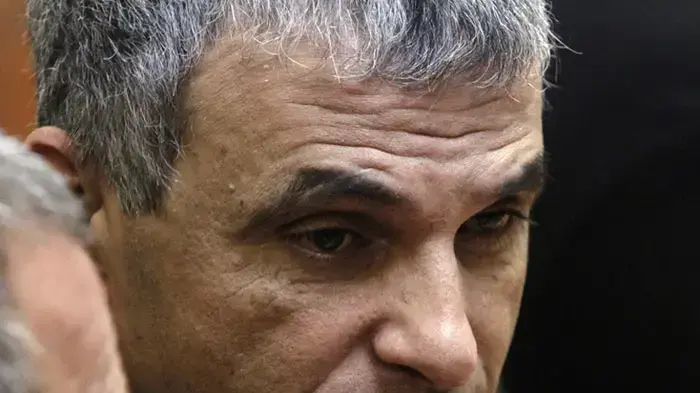 חבר הכנסת משה כחלון במהלך ביקור בקבר יוסף, פברואר 2011