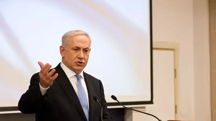 ראש הממשלה בנימין נתניהו במסיבת עיתונאים על הטבות לאזרחי המדינה בעקבות ההתיקרויות, פברואר 2011