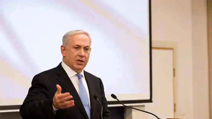 ראש הממשלה בנימין נתניהו במסיבת עיתונאים על הטבות לאזרחי המדינה בעקבות ההתיקרויות, פברואר 2011