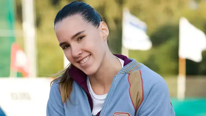 הקופצת לגובה דניאל פרנקל הקופצת לגובה דניאל פרנקל