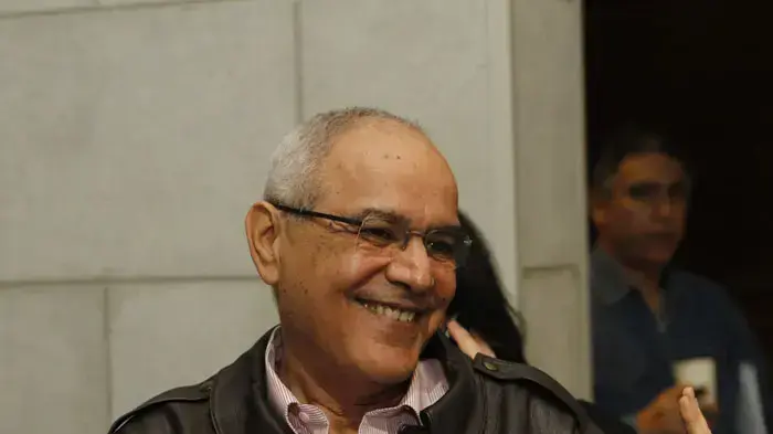 דן חלוץ במהלך ערב "חיים שכאלה" לכבוד יעקב טרנר, פברואר 2011