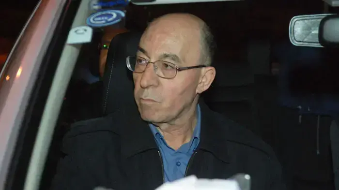 יהודה נסרדישי מגיע לפגישה של ההסתדרות והעובדים הסוציאליים בניסיון להביא לסיום שביתת העובדים הסוציאליים, מרץ 2011
