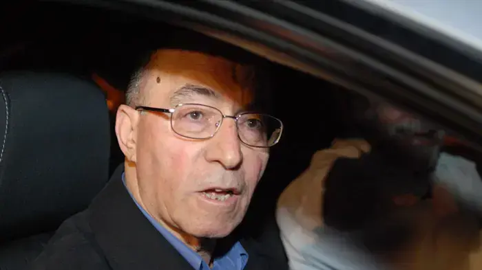 יהודה נסרדישי מגיע לפגישה של ההסתדרות והעובדים הסוציאליים בניסיון להביא לסיום שביתת העובדים הסוציאליים, מרץ 2011