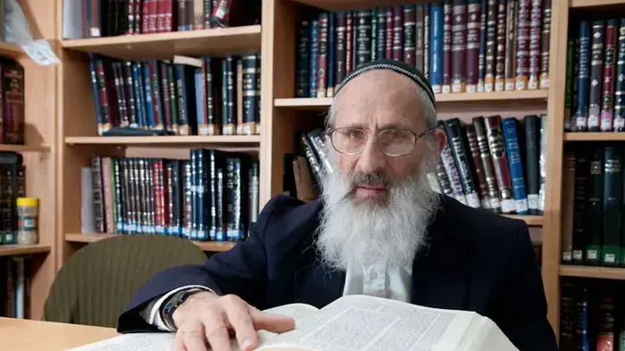 הרב שלמה אבינר, רבה של שכונה א' בהתנחלות בית אל, וראש ישיבת עטרת ירושלים בירושלים