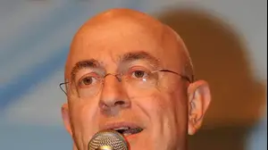 יואל אסתרון עורך כלכליסט בכנס אילת לעיתונות 2011, נובמבר 2011