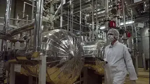 צנטריפוגות להעשרת אורניום במתקן ליד נתנז, אירן, מרץ 2005