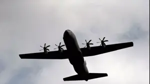 מטוס תובלה של חיל האוויר האמריקני ממריא מבסיס אינג'ירליק. טורקיה, 1 בספטמבר 2013