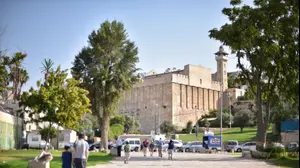 מתנחלים בבית המכפלה, חברון, 26 ביולי 2017