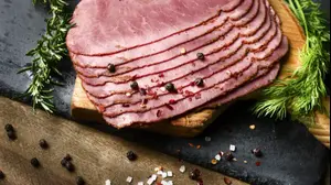 פרוסות נקניק פסטרמה