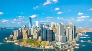 בטרי פארק על רקע דאון טאון מנהטן, ניו יורק