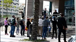 תורים ללשכת התעסוקה בעקבות גל הפיטורים לאחר הנחיות משרד הבריאות בעקבות נגיף הקורונה 17 במרץ 2020