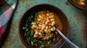 מרק שעועית, חיטה וקייל