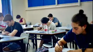 תלמידים במהלך בחינת בגרות במתמתיקה