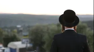 יהודי חרדי משקיף