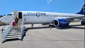 מטוס חברת בלו בירד