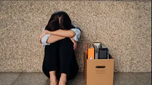 אישה מפוטרת