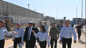 השר לביטחון לאומי איתמר בן גביר סייר בבית הסוהר הבטחוני עופר בלווי נציבת בתי הסוהר, רב גונדר קטי פרי. 16 באוגוסט 2023