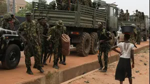 חיילים מחוץ לסניף הבנק המרכזי של ניגריה לקראת ההצבעה בבחירות לנשיאות, 24 בפברואר 2023