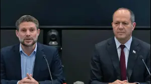 ניר ברקת ובצלאל סמוטריץ' בוועדה להפחתת הריכוזיות והגברת התחרות בשוק מוצרי המזון. 3 בספטמבר 2023