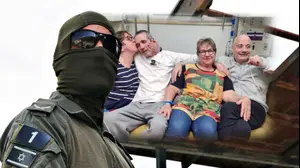 מפקד הימ"מ תת ניצב ח' והחטופים פרננדו מרמן ולואיס הר שחולצו מהשבי