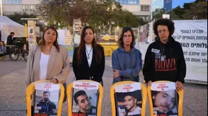 ארבע אמהות חטופים:דלית שתיוי, אמו של עידן שתיוי,איילת סמרנו, אמו של יונתן סמרנו,אסתר בוכשטב, אמו של יגב בוכשטב,גליה דוד, אמו של אביתר דוד
