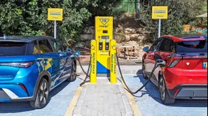 השוואתי BYD דולפין מול MG4