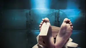 גופה בחדר מתים