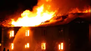 בית עולה באש